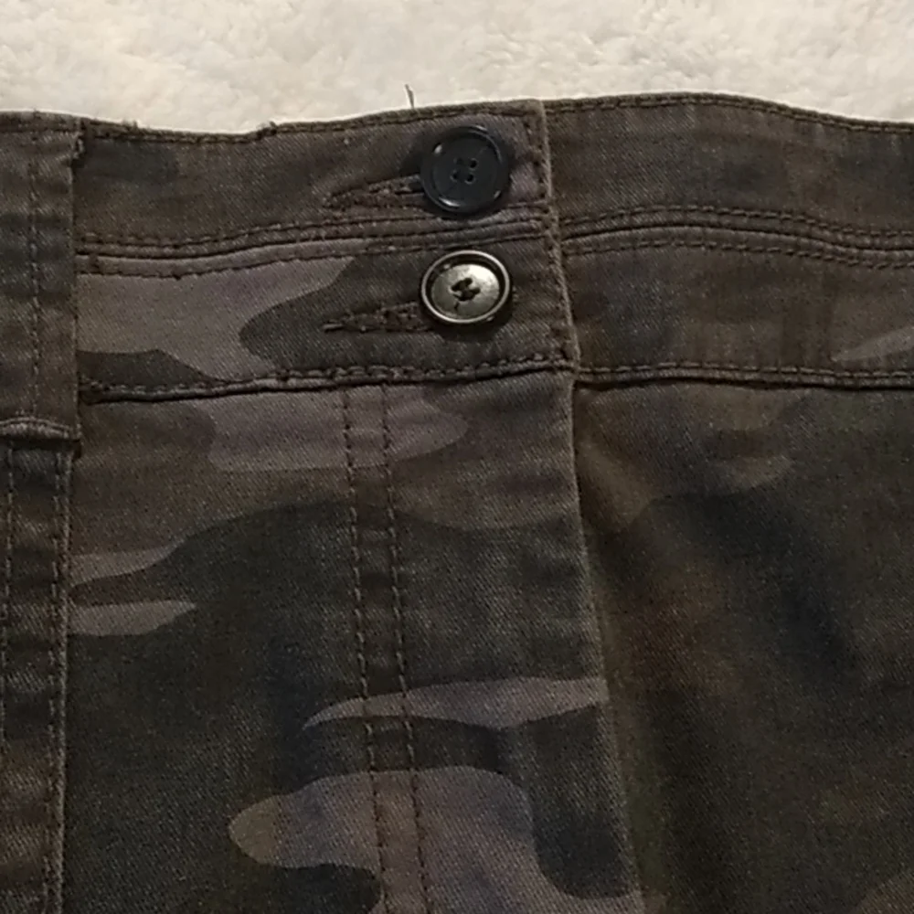 LOFT GRAY CAMO PENCIL SKIRT NWOT